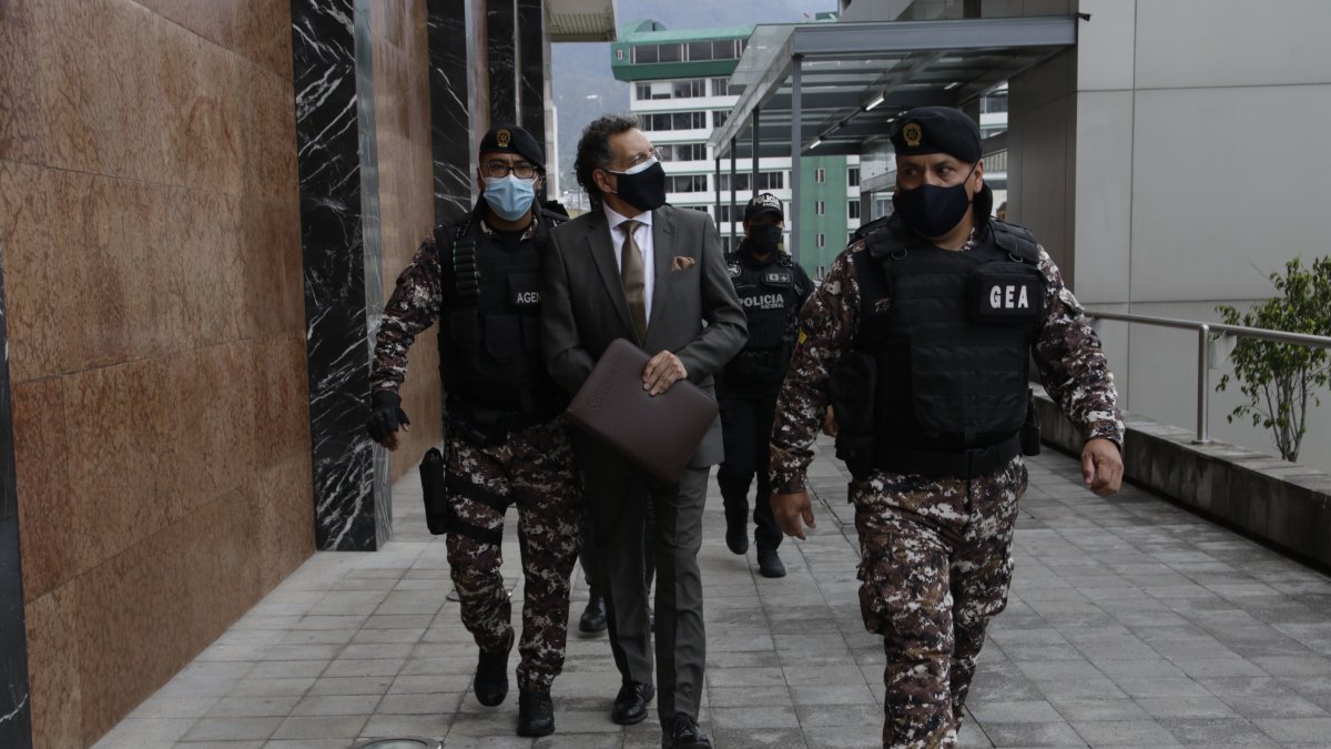 Intervención. El excontralor Pablo Celi durante la comparecencia a la extinta Asamblea durante el juicio político.