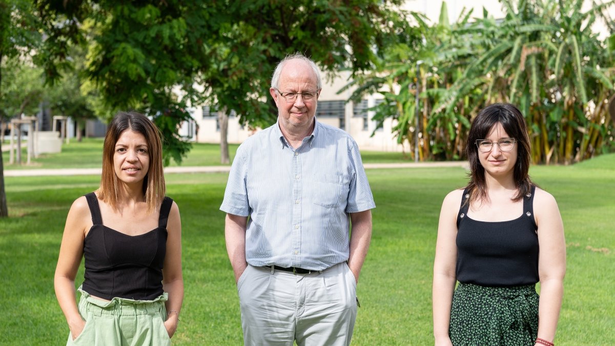 Miembros del equipo de investigación y desarrollo de la nanopartícula inteligente.