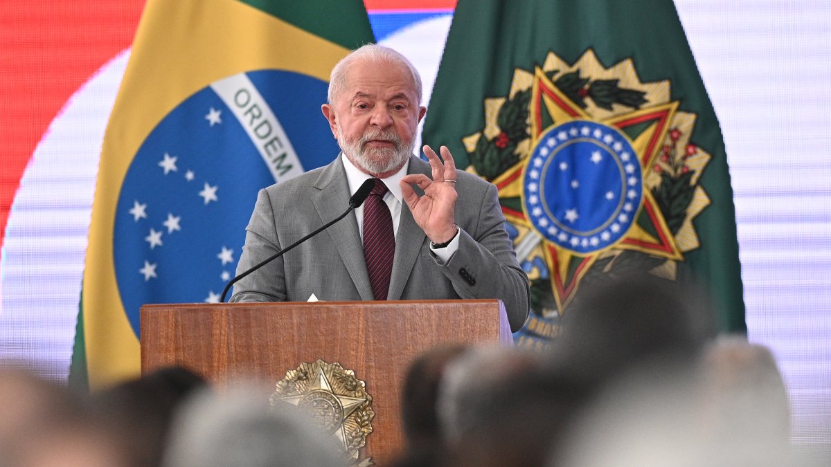 E presidente de Brasil anaizaa un proyecto de reforma penal para endurecer las penas por los ataques a las escuelas.