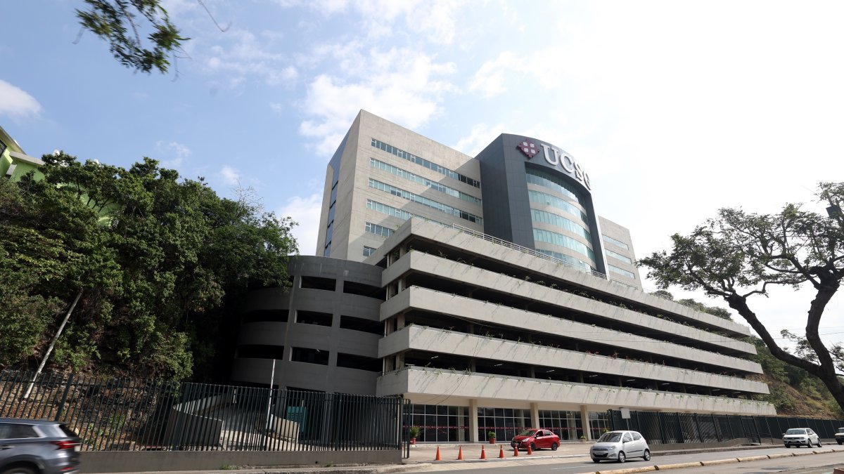 Fachada de la Universidad Católica.