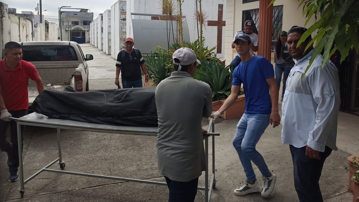 Análisis. El vehículo que apareció abandonado está registrado a nombre de una mujer. La Policía Judicial todavía realiza pericias.