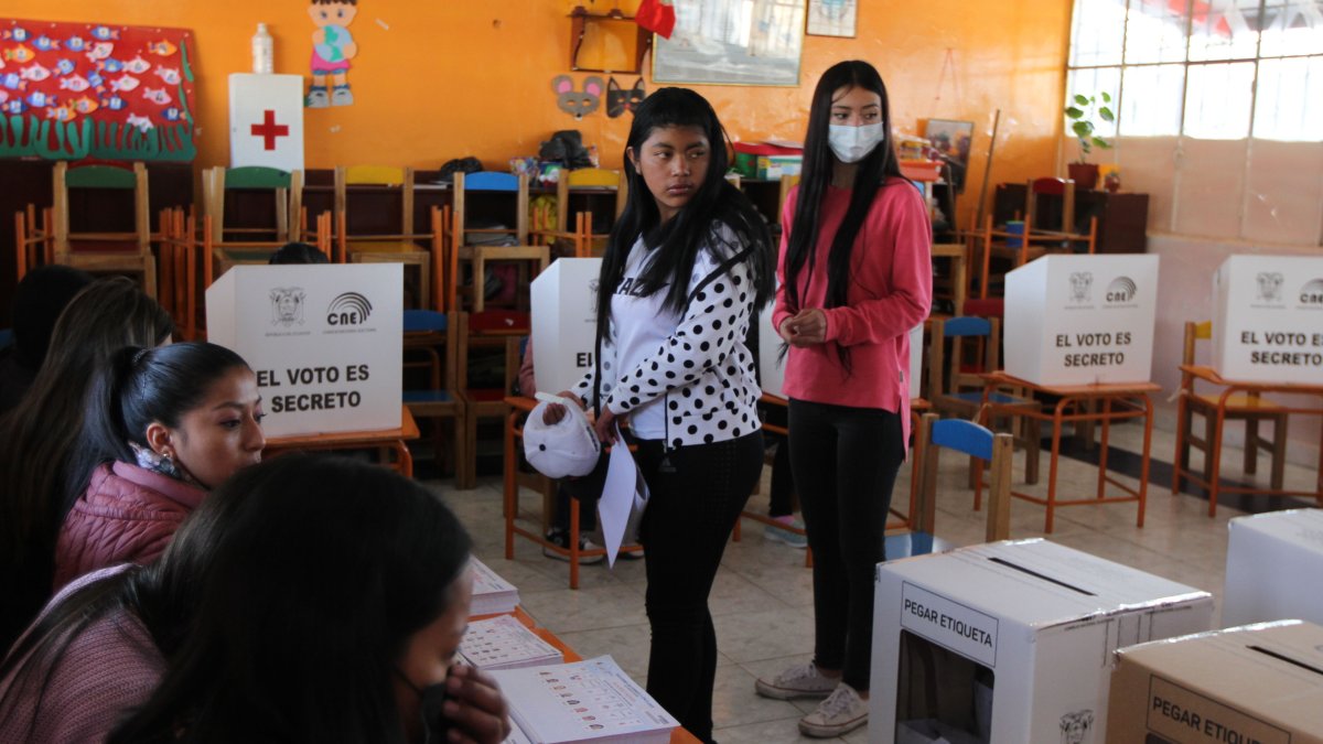 Imagen referencial de la participación de la mujer en un proceso electoral.