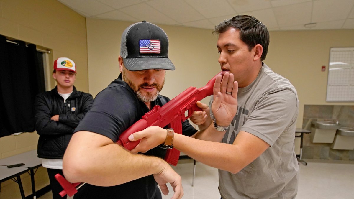 El vínculo de tiroteos y problemas mentales: Una falacia que indigna a psiquiatras en EEUU.