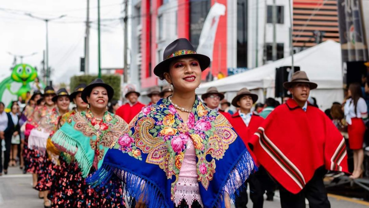 Pelileo. El desfile folclórico fue uno de los atractivos el sábado.