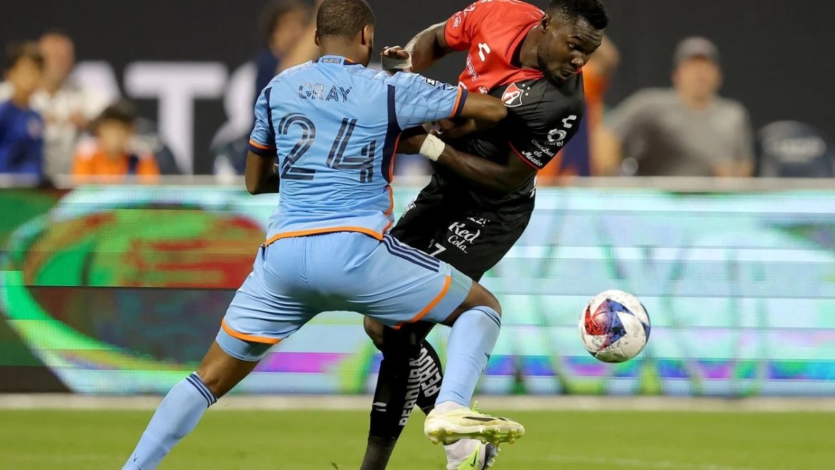 Caicedo tuvo su primer partido oficial con Atlas.