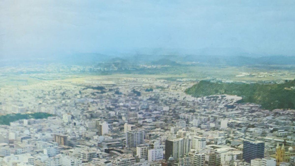 Las estructuras son parecidas. Sin embargo, hace 50 años no existía el Malecón 2000, ni rejas que delimiten una zona de otra.