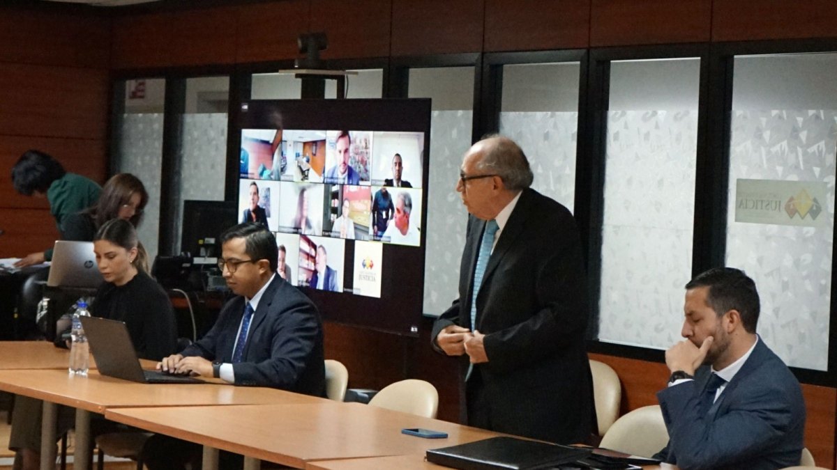 Defensores. Abogados de los procesados durante una de las audiencias realizadas en el caso de cohecho que involucró a 40 investigados.