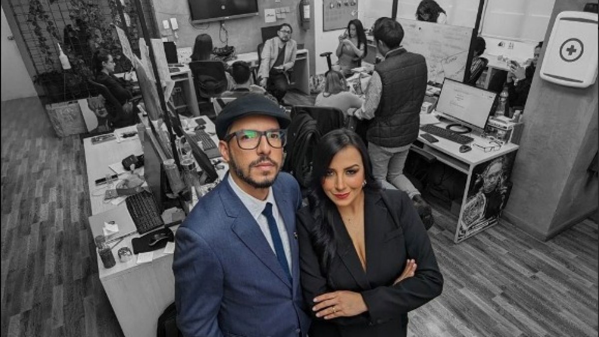 Andersson Boscán y Mónica Velásquez, periodistas del medio digital La Posta.
