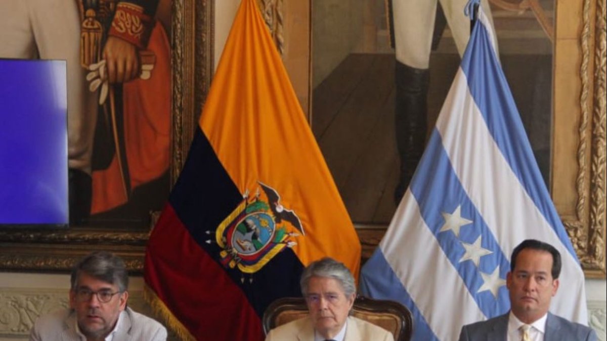 El Gabinete de Seguridad, el Gobierno Nacional y los Gobiernos Autónomos Descentralizados acordaron impulsar una mayor coordinación, para enfrentar, de manera conjunta, la inseguridad en el país.