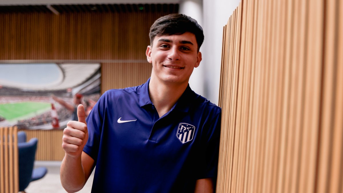 El central Gerónimo Spina, durante su presentación como jugador colchonero.