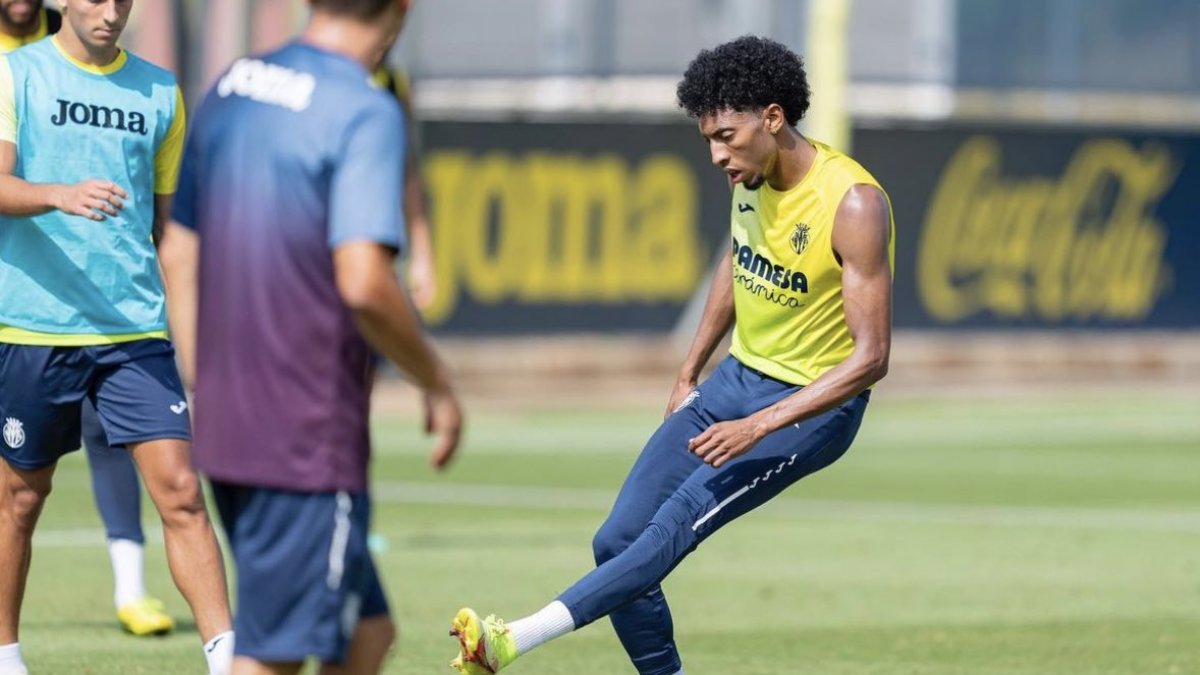 Mojica (d) también es internacional con la selección cafetera.