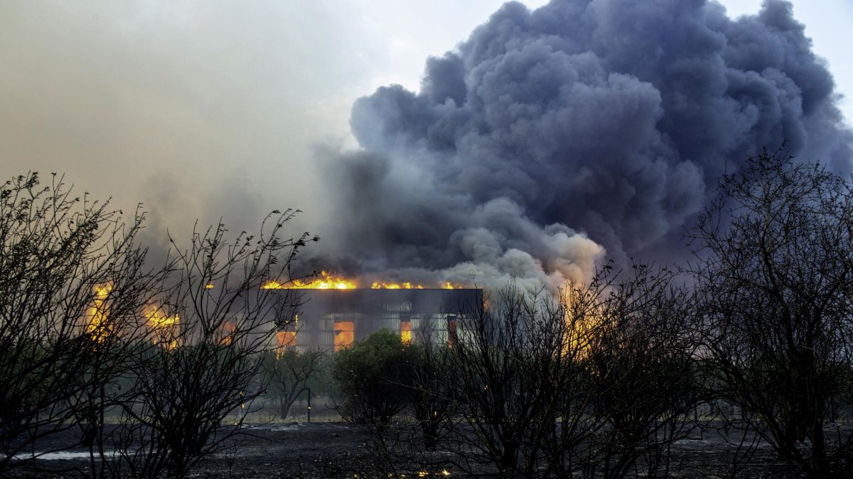 Los incendios en Grecia central han dejado cinco fallecidos.