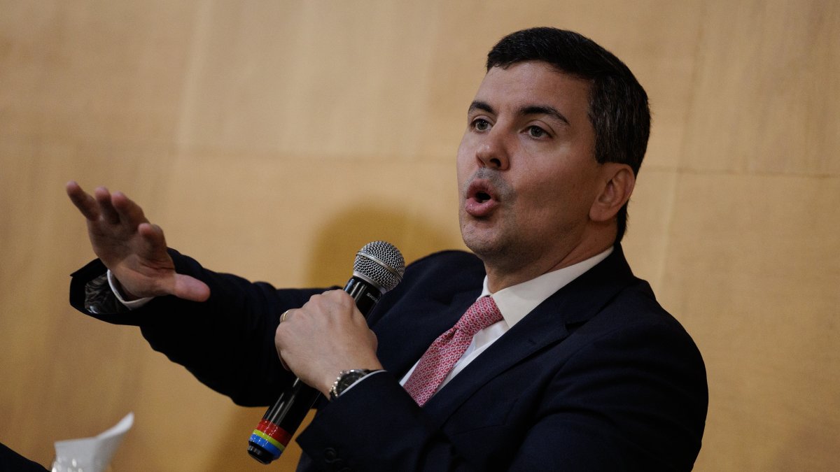 - El presidente electo de Paraguay, Santiago Peña, habla hoy jueves 27 de julio de 2023  durante un acto académico en la Fundación Getulio Vargas (FGV), en Sao Paulo (Brasil). 