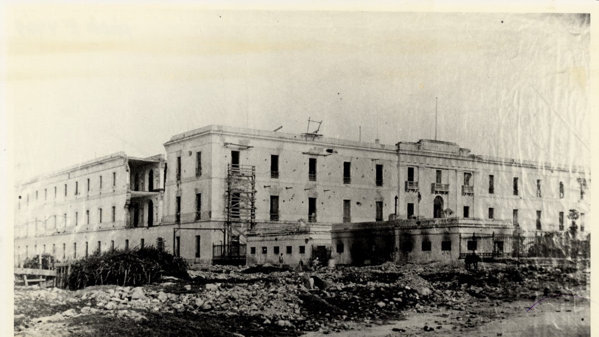 Histórico. El Cuartel de Ballajá, en San Juan, después del bombardeo estadounidense en 1898.