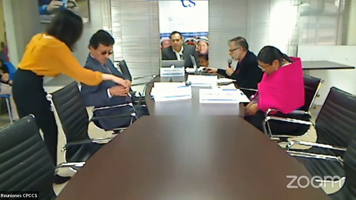 En sesión extraordinaria, los comisionados resolvieron las solicitudes de impugnación.