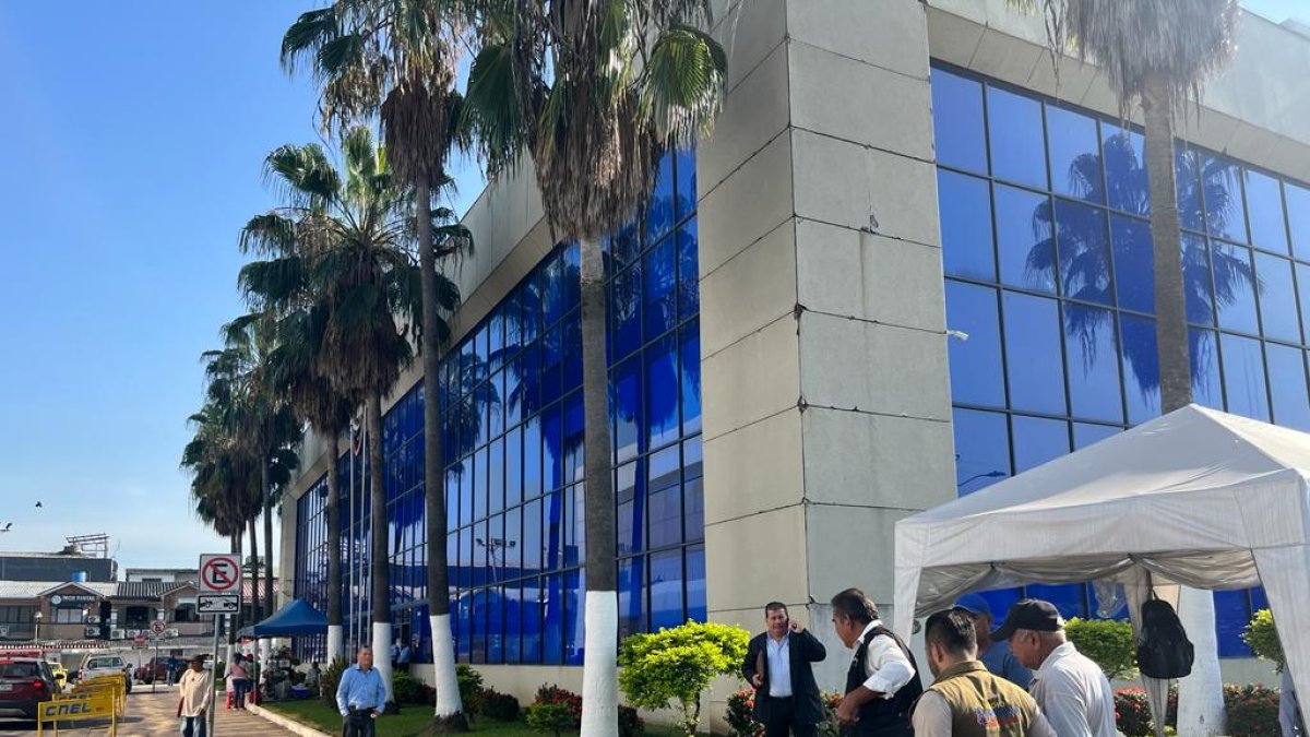 Instalación de CNEL ubicada en la Garzota.