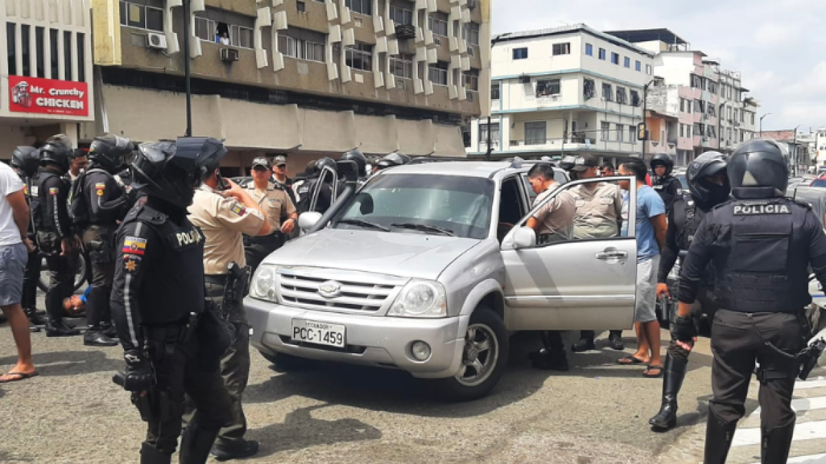 Cuatro hombres fueron retenidos como sospechosos del asesinato del mayor Cristian Granizo y su conductor.