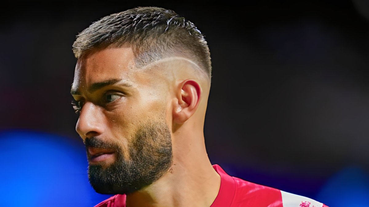 Yannick Carrasco es pretendido por el FC Barcelona.