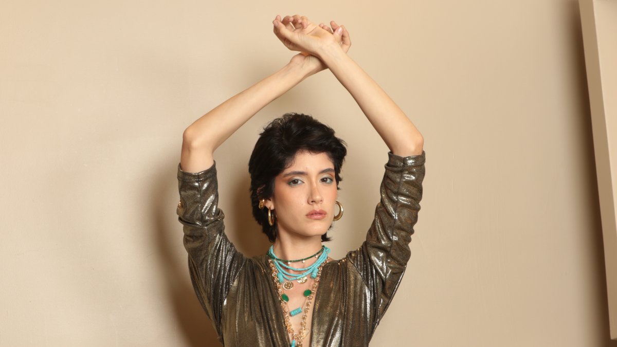 La línea de bisutería en ese tono está de moda.