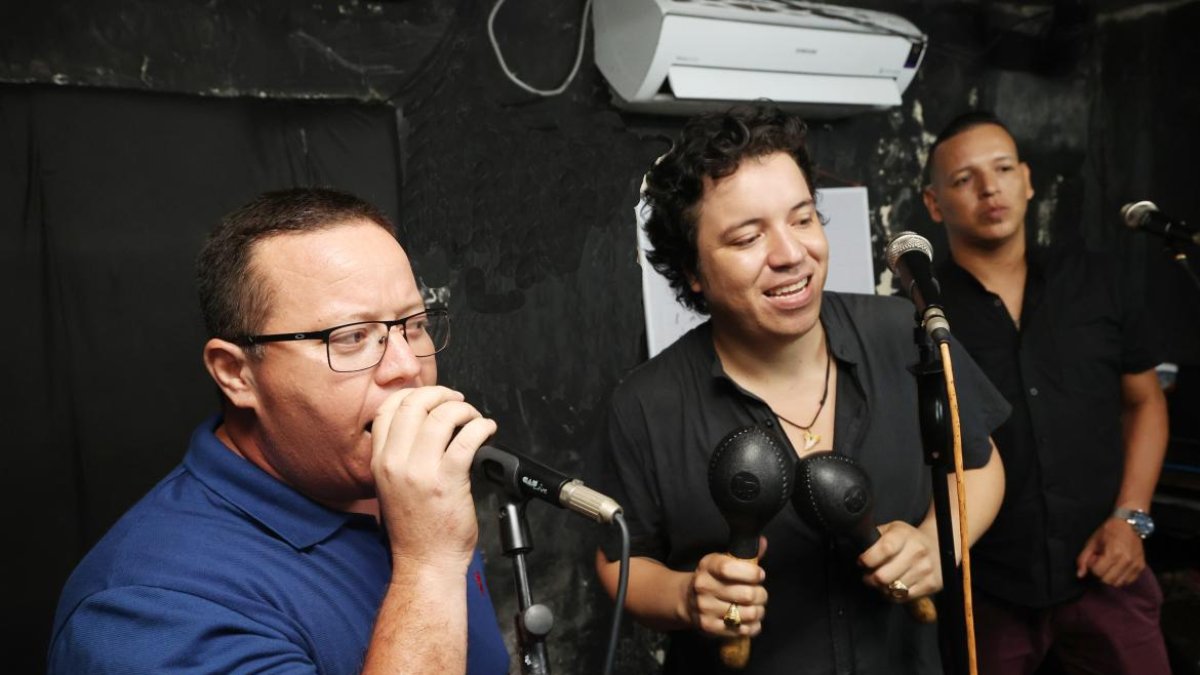 Varios artistas se unieron para tremenda rumba de salsa, que espera por ti.