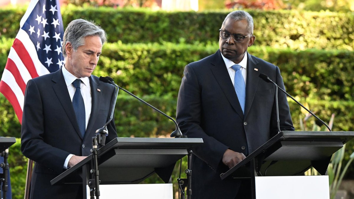 Antony Blinken (i), secretario de Estado de EE.UU., y Lloyd Austin, secretario de Defensa de Australia.