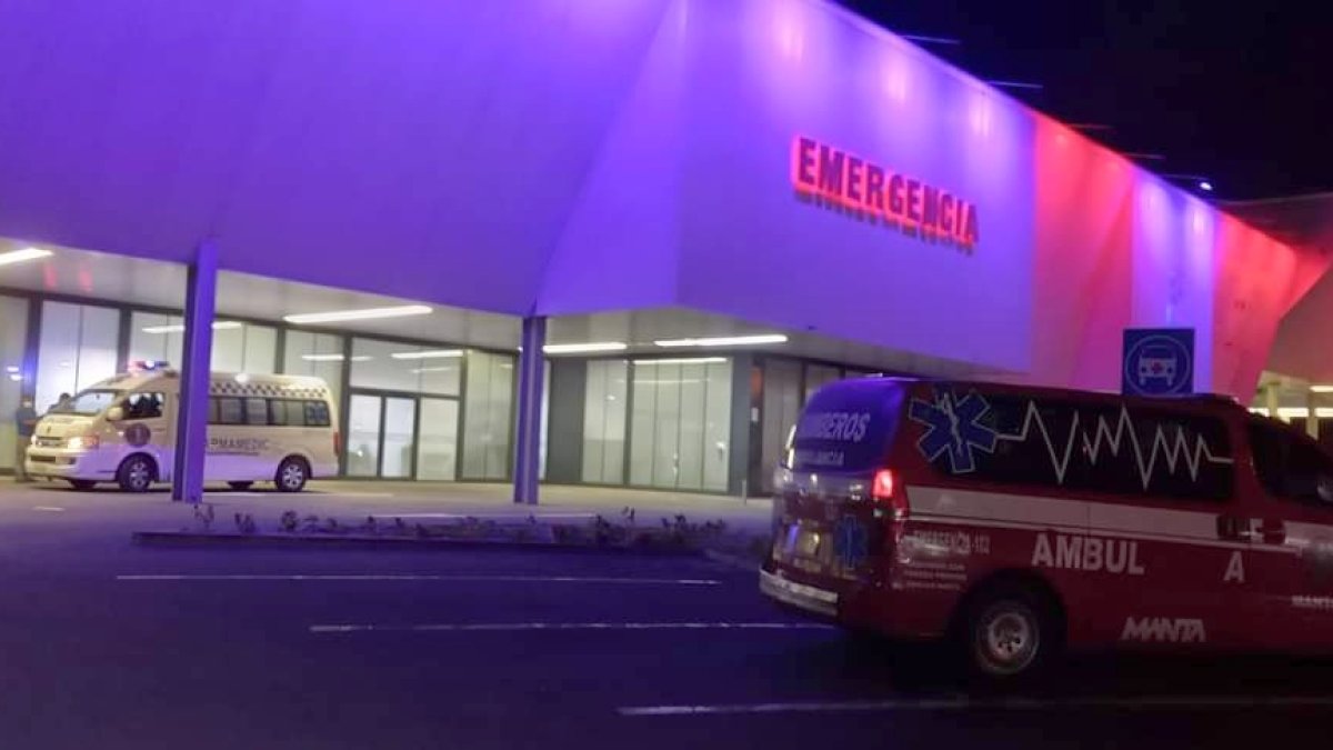 Manta. En el hospital del Seguro Social intentaron salvarle la vida, pero fue imposible. Llegó sin signos vitales.