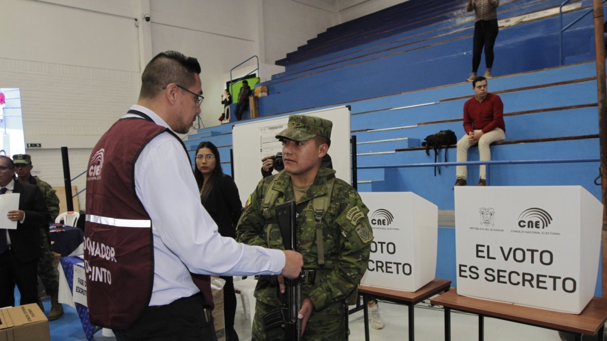 Las fuerzas del orden elaboran planes para responder en caso de que se produzca alguna eventualidad durante los comicios.