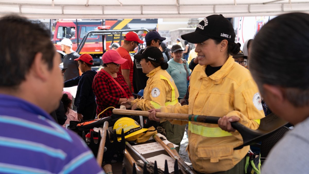 En el sector de Pomasqui, al noroccidente de la ciudad, hubo una feria sobre prevención de incendios.
