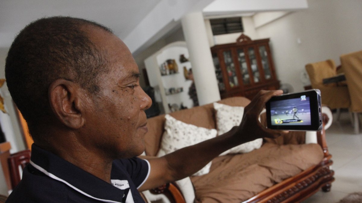 Flavio Perlaza afirma que no se cansa de ver varias veces el video del título que logró Barcelona en la temporada de 1980.