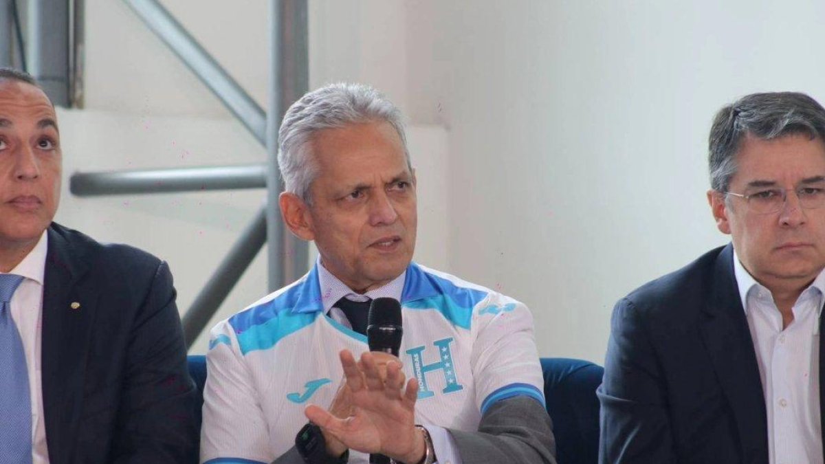 El ex seleccionador de Ecuador, volverá a dirigir Hondura, país que lo clasificó al Mundial de Sudáfrica 2010.