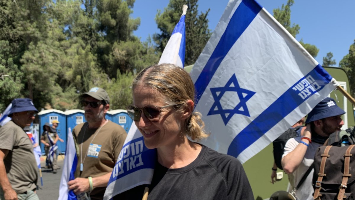 Tras la aprobación de esta ley el pasado lunes, decenas de miles de israelíes salieron a las calles de todo el país, incluyendo frente al Supremo,