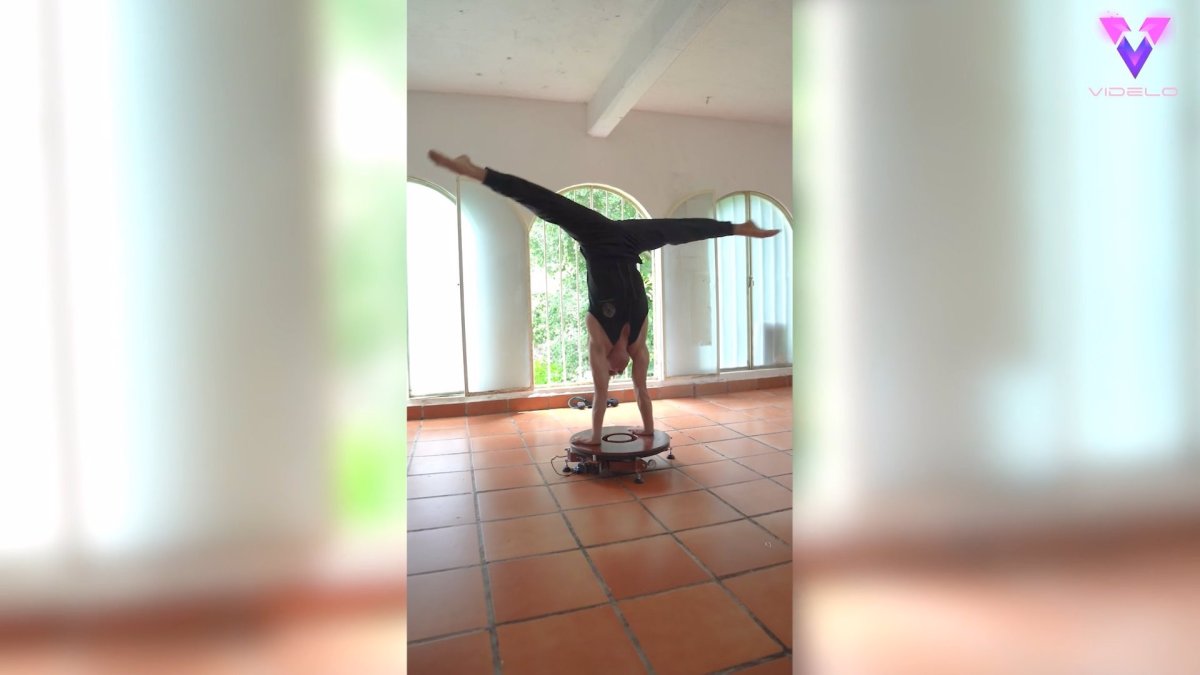 Este hombre fue filmado realizando una parada de manos sobre una plataforma giratoria batiendo un récord mundial
SOCIEDAD 
YOUTUBE - VIDELO - JASMINE SIDDON