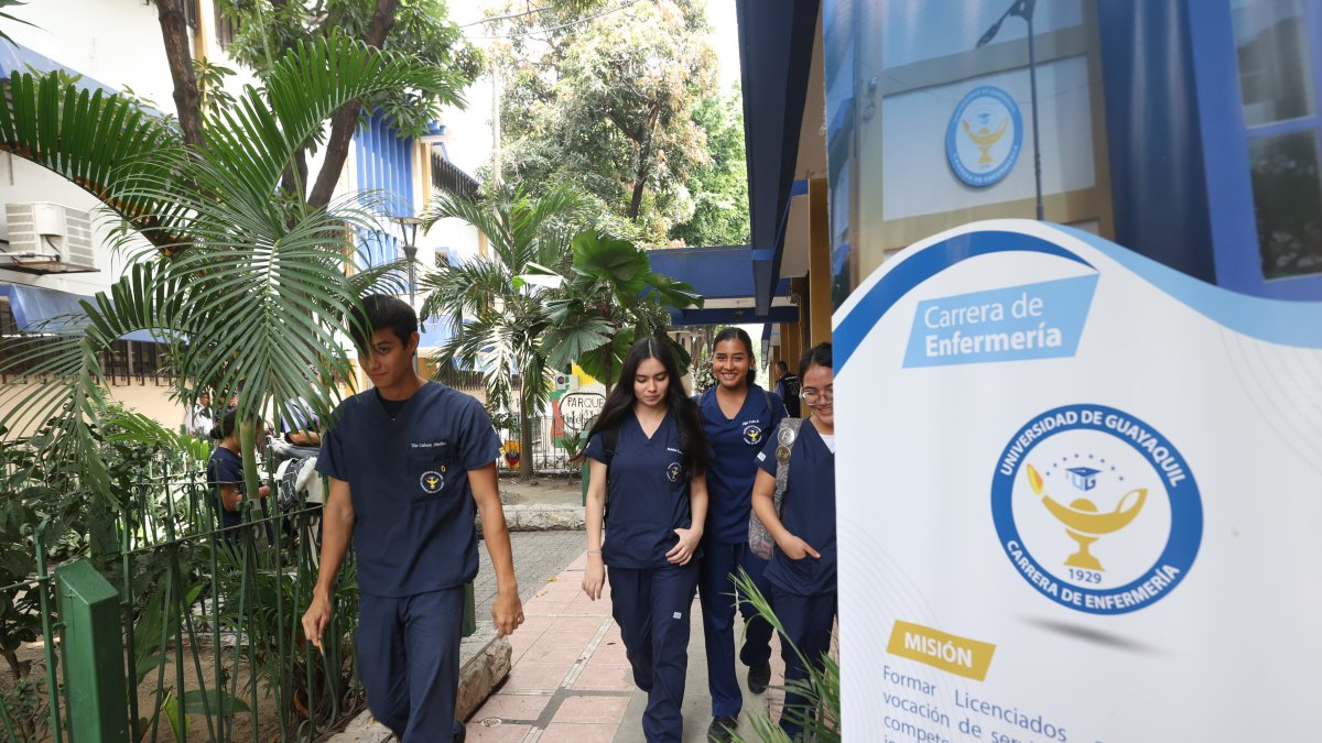 Los estudiantes se benefician con la acreditación de la carrera de Enfermería.