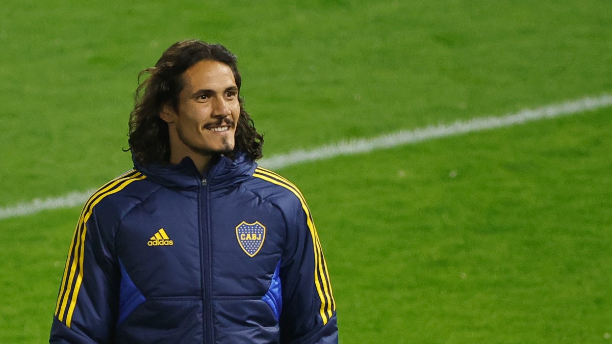 El delantero uruguayo Edinson Cavani durante su presentación oficial como futbolista de Boca Juniors.