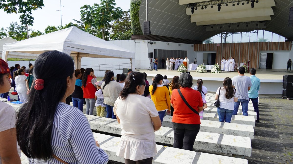 Asistencia. Varias personas acudieron al llamado para rezar por la paz, actividad que se cumplió el 29 de julio de 2023.