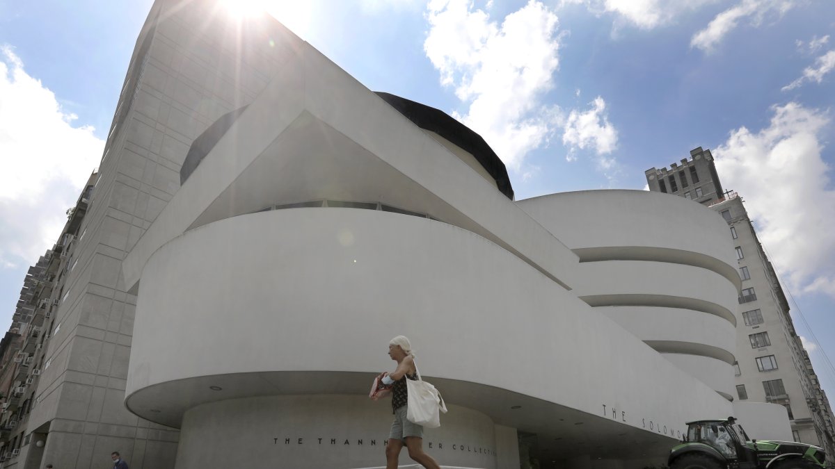 Atractivos. El Museo Guggenheim de Nueva York, subió las tarifas por primera vez desde 2015.