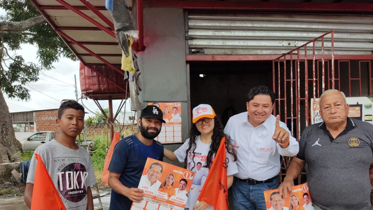 Norman Campoverde (c), es candidato a asambleísta por el distrito 4 de Guayas respaldado por el Partido Centro Democrático