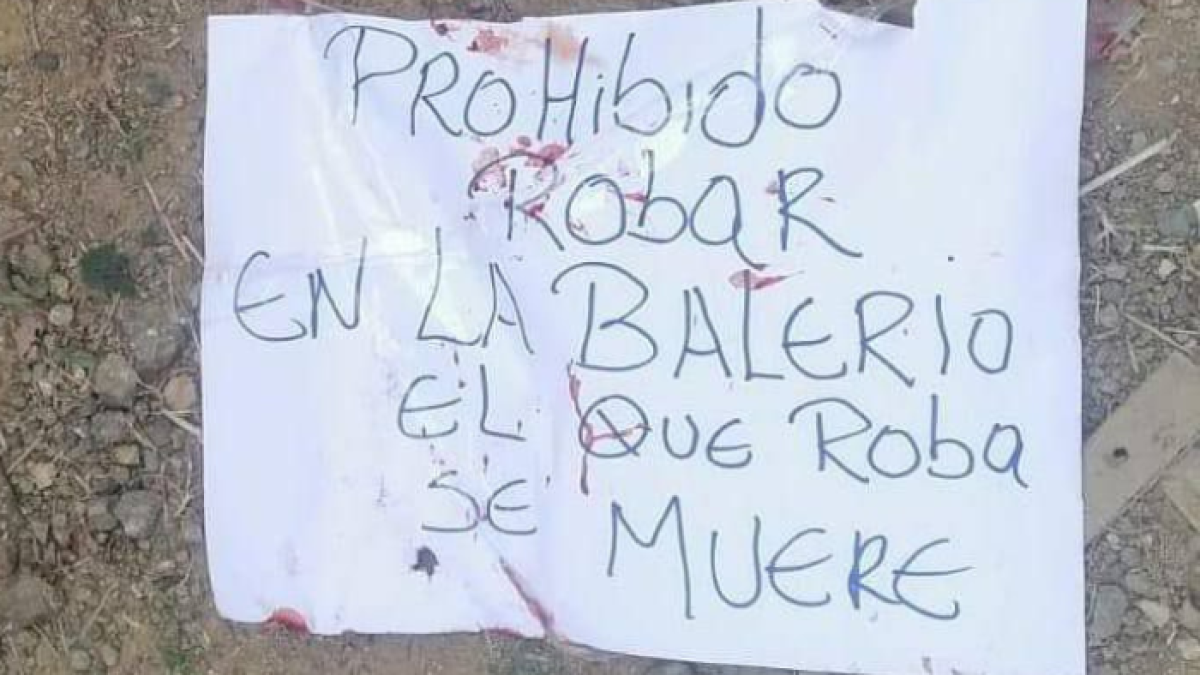 Dejaron un panfleto junto a tres personas asesinadas en el noroeste de Guayaquil