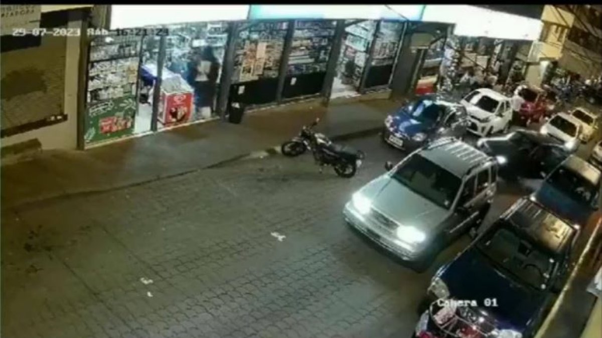 Testigos. Algunos dijeron que las cajeras también fueron golpeadas por los antisociales