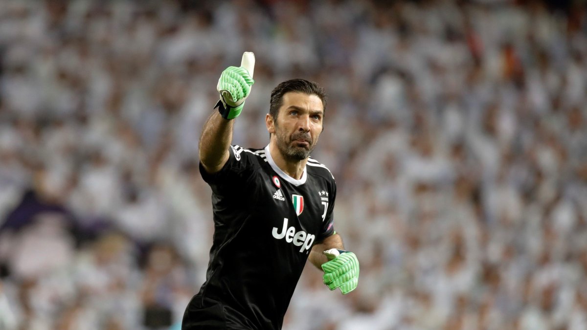 Es consdierado una leyenda de equipos como Juventus y Parma.