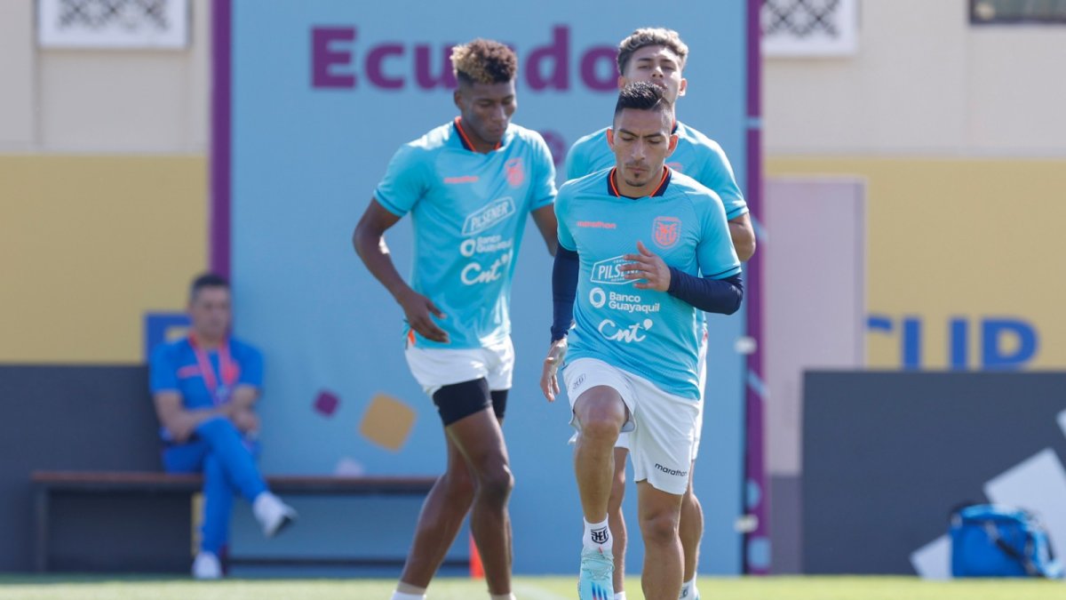 El extremo Ángel Mena, durante un entrenamiento tricolor.