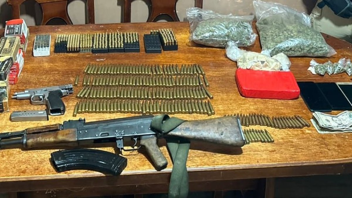 Evidencias. En los operativos de captura de los sentenciados se encontraron armas y municiones.