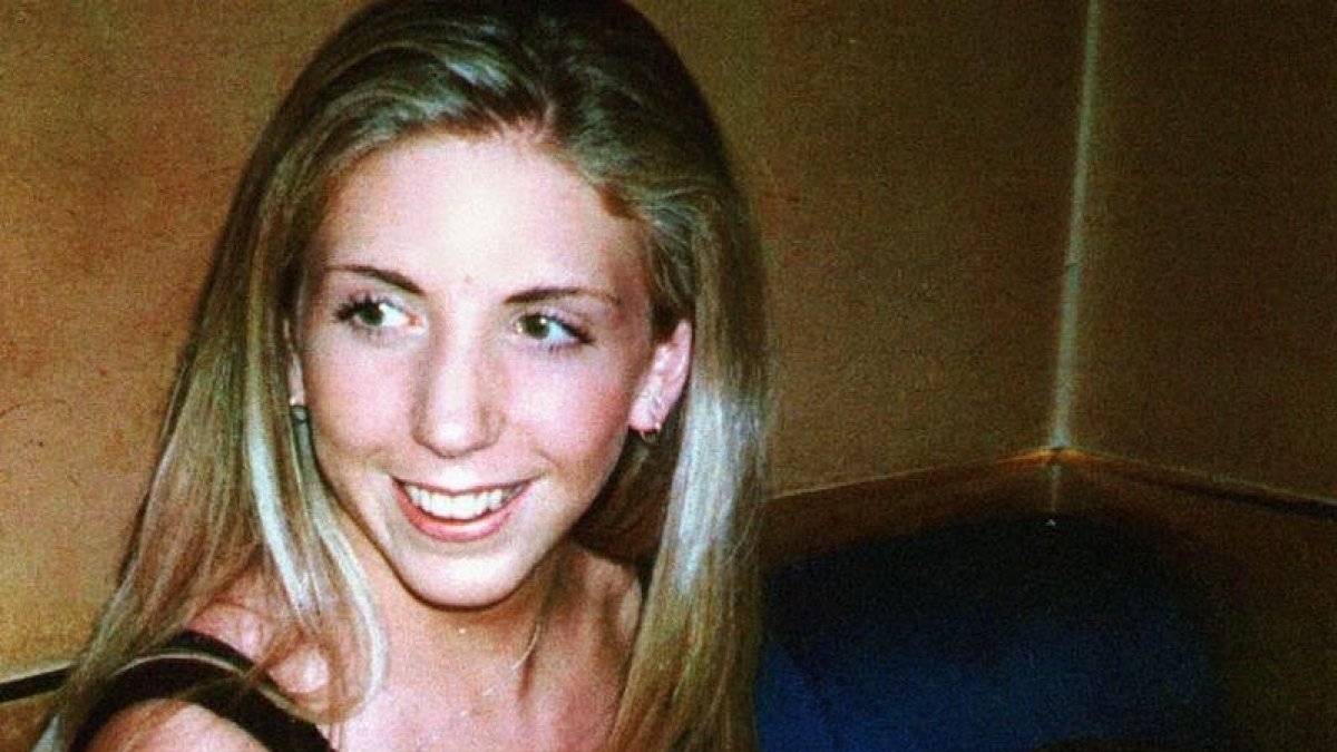 Lucie Blackman viajó a Tokio para pasar sus vacaciones de verano y encontró la muerte tras ser violada.