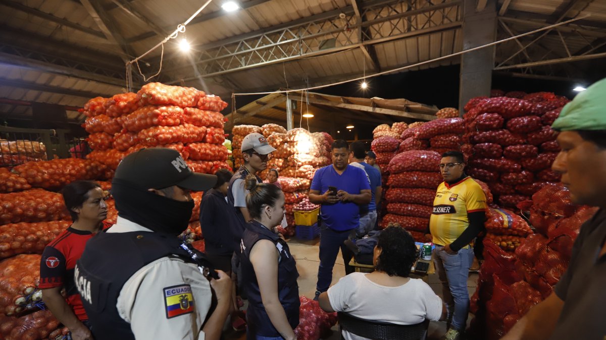 Montebello. El día miércoles 2 de agosto, a las 22:00, los comisarios de la Intendencia de Policía realizaron un control en el mercado de Montebello.