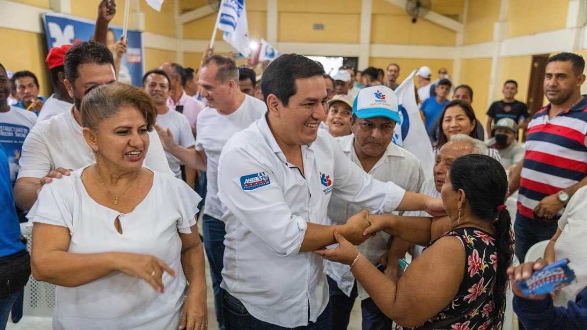 El vehículo ha sido utilizado por el vicepresidenciable del correísmo, Andrés Arauz.