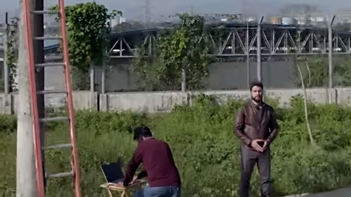 Campaña. Jan Topic cortó la telefonía durante media hora y se grabó en un video.