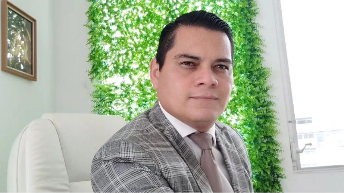 El abogado Miguel Santos Burgos, de 39 años, fue candidato a alcalde y concejal de su cantón.