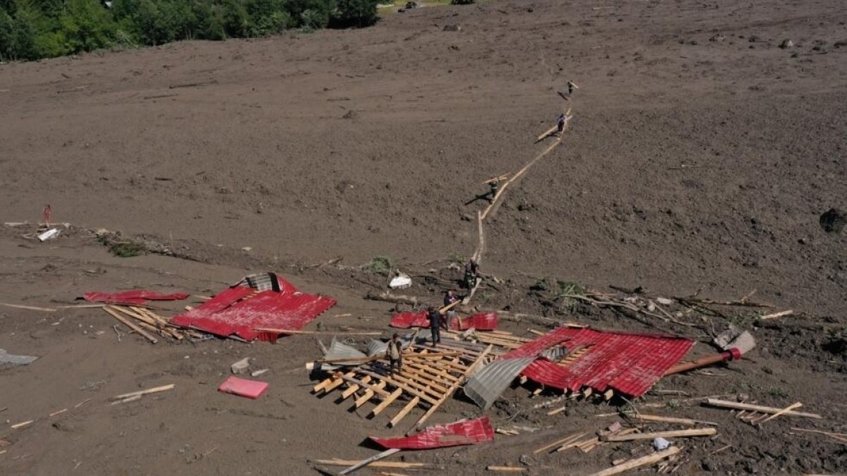 El desastre natural, que se produjo anoche, arrasó con el balneario, situado junto al río Chankaji