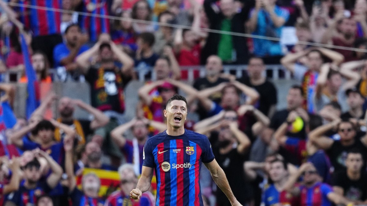 El delantero polaco fue titular en 45 de 46 partidos posibles con el FC Barcelona, durante la temporada 2022-2023. Fue el máximo goleador de LaLiga con 33 conquistas y asistió en 8 oportunidades.