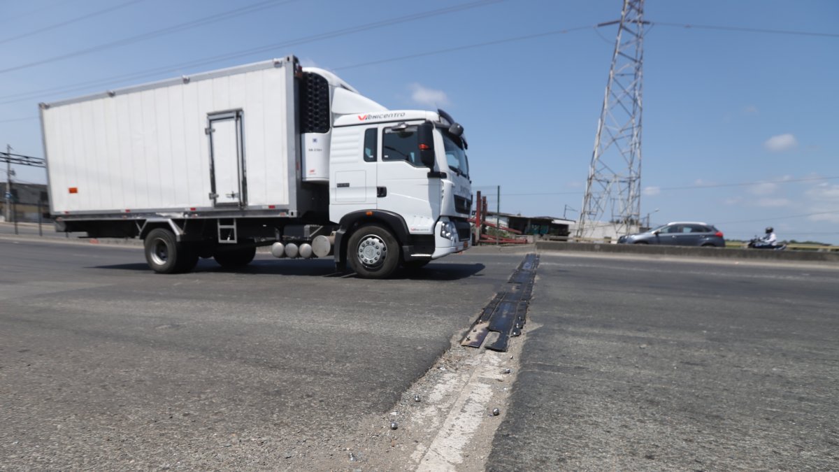 Daño. Algunas juntas del segundo puente han desaparecido.